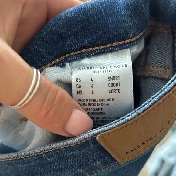 American Eagle Outfitters Women's Dark Blue Cropped Jeans/short - Picture 6 of 6
